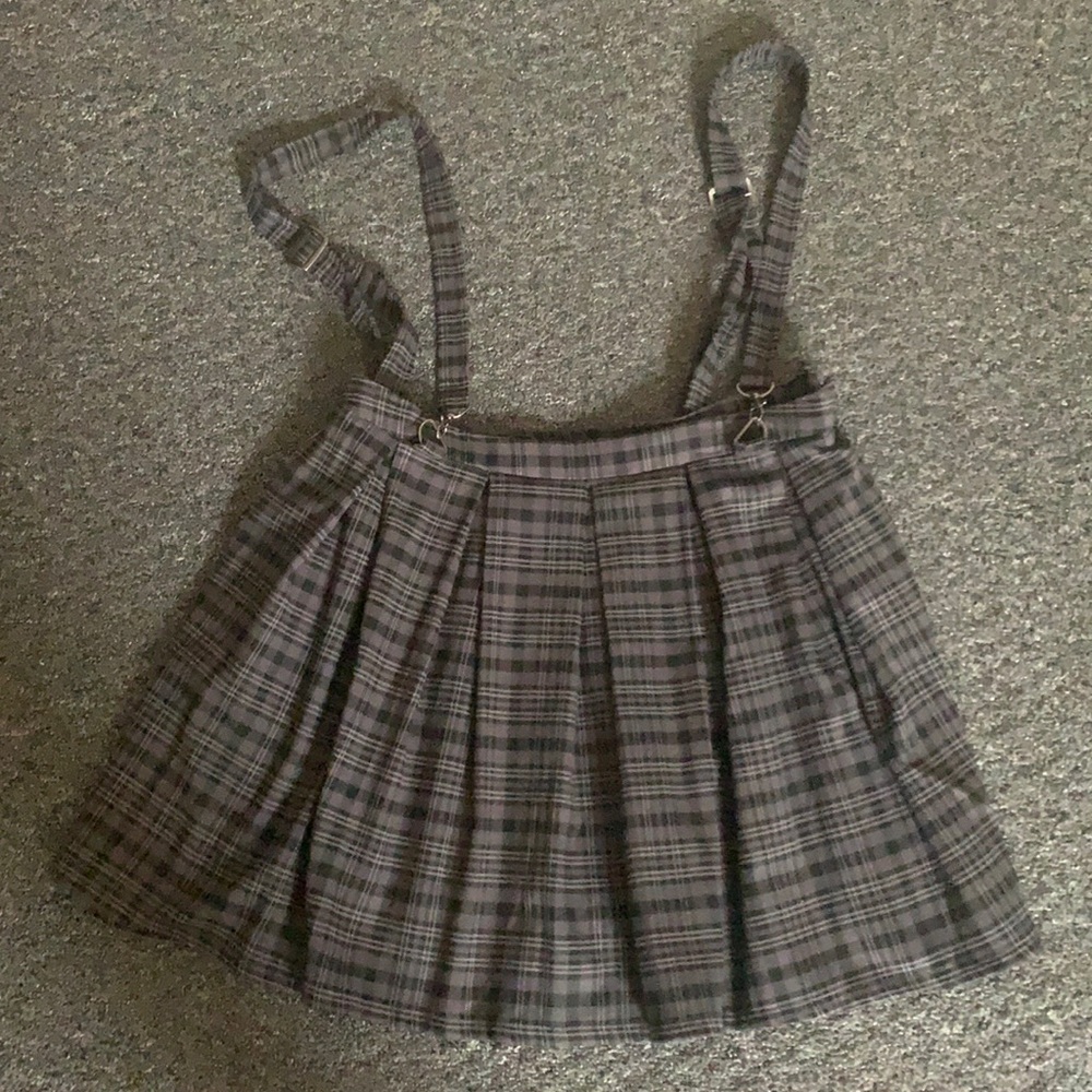 Pleated skirt with suspenders